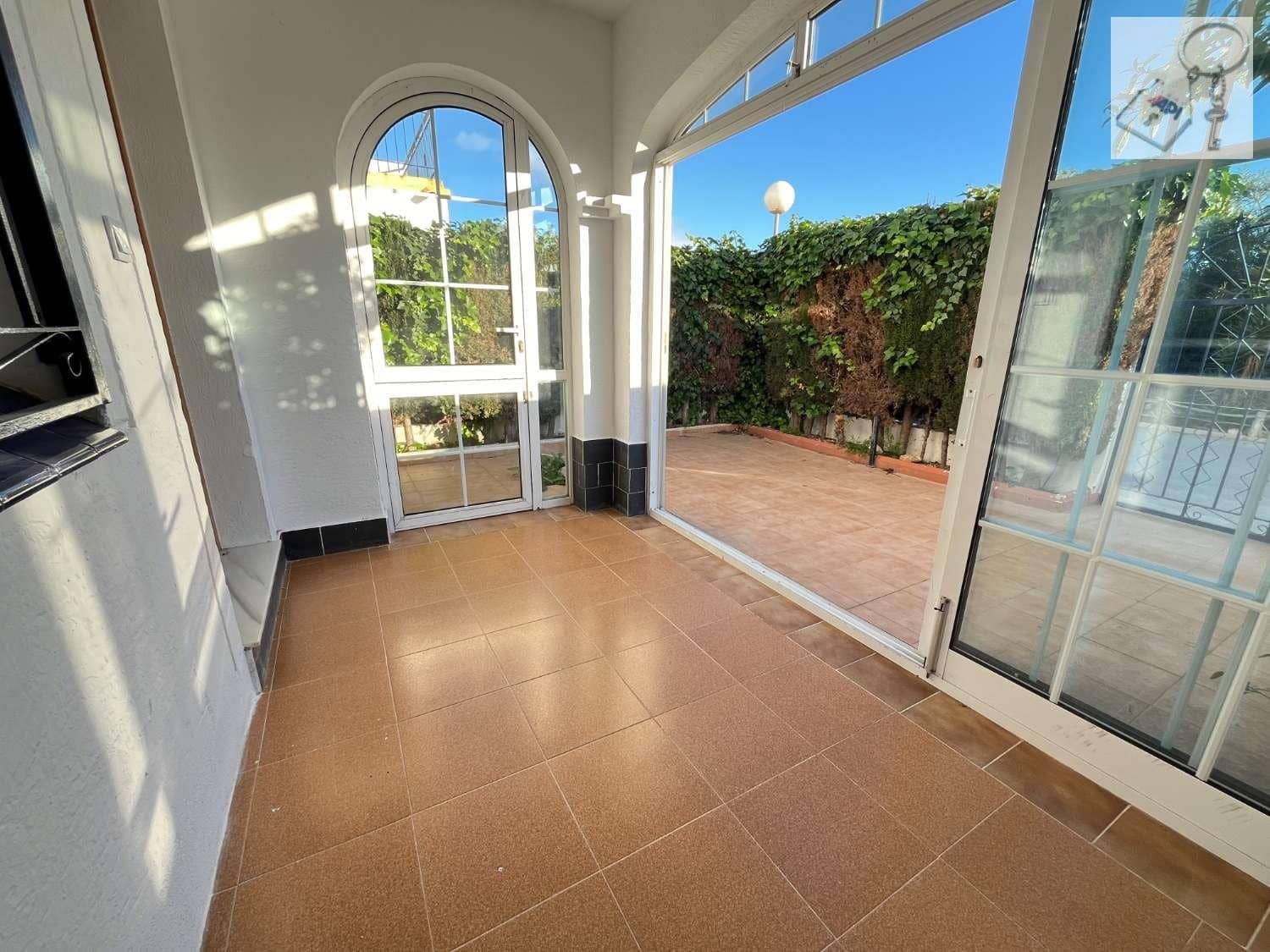 2 soveværelse Semi-Rækkehus til salg i Torrevieja med swimmingpool - € 125.000 (Ref: 8773069)