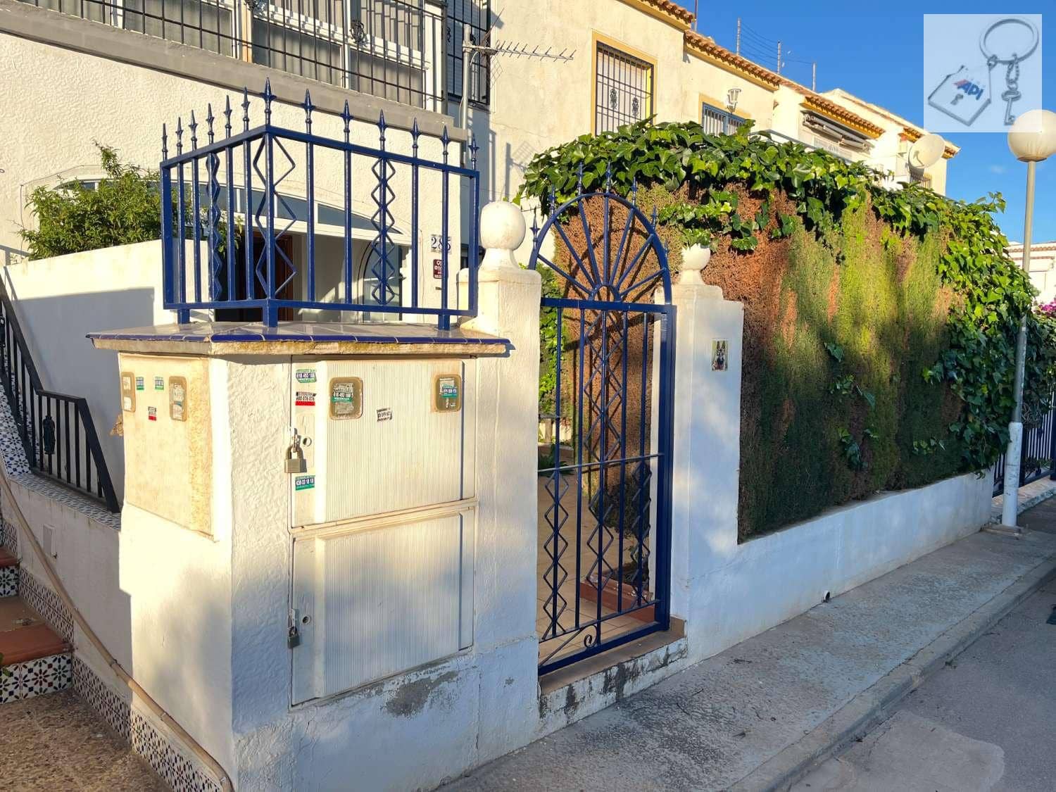 2 soveværelse Semi-Rækkehus til salg i Torrevieja med swimmingpool - € 125.000 (Ref: 8773069)