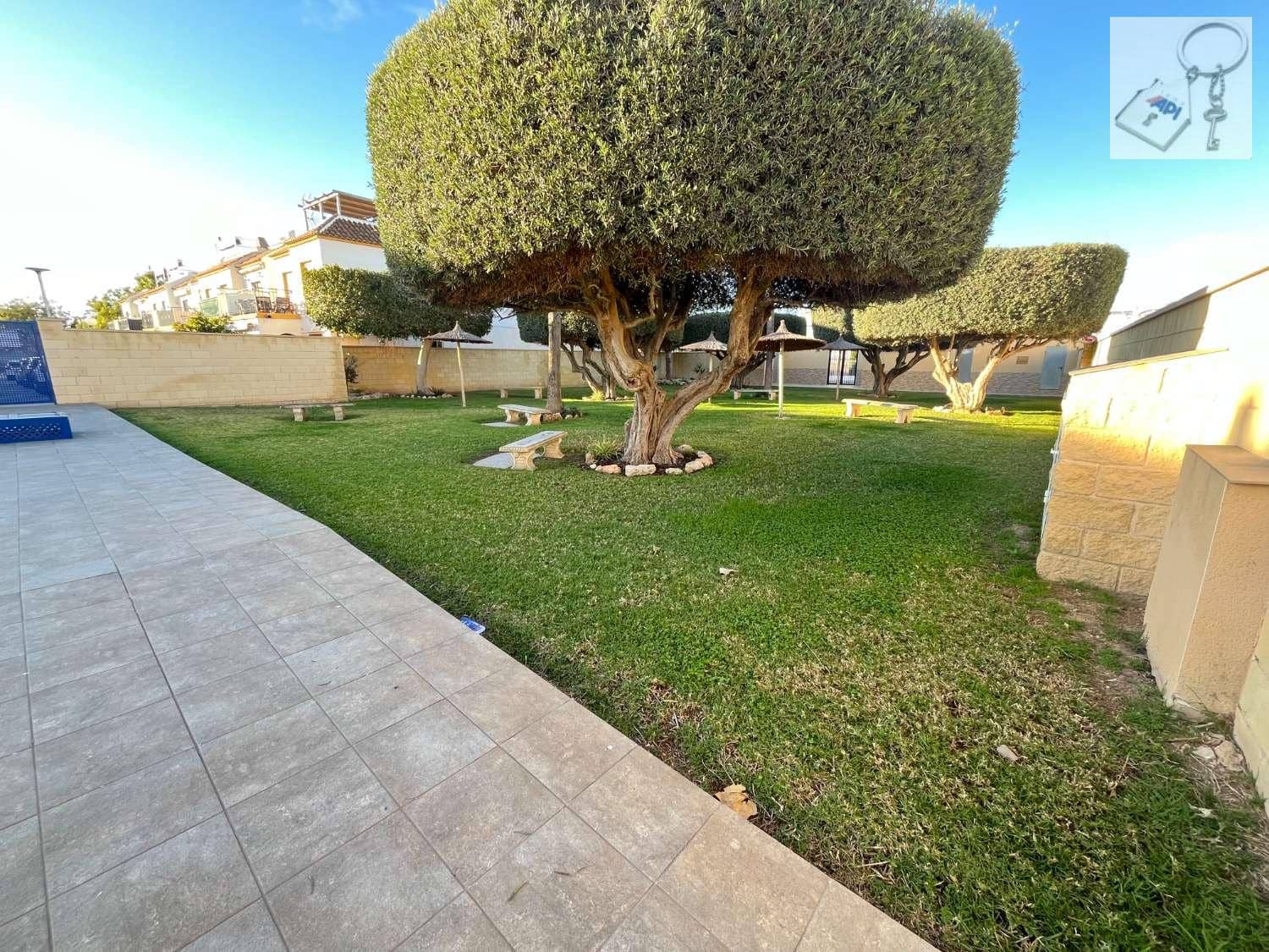 2 soveværelse Semi-Rækkehus til salg i Torrevieja med swimmingpool - € 125.000 (Ref: 8773069)