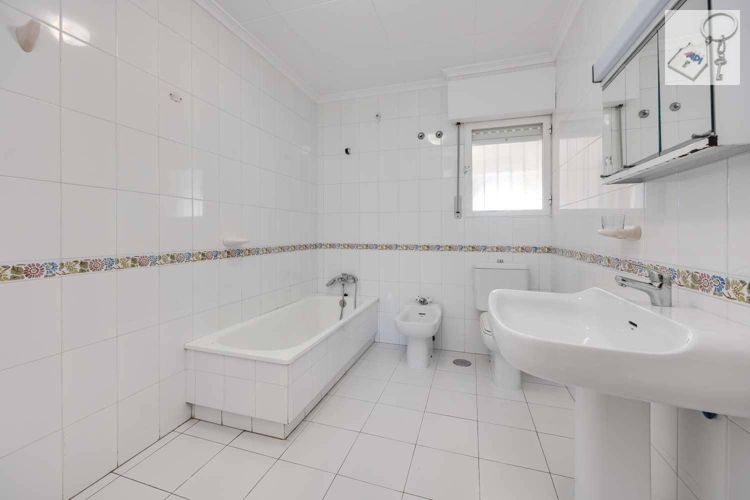 4 chambre Finca/Maison de Campagne à vendre à Torrevieja avec piscine garage - 517 000 € (Ref: 8786032)