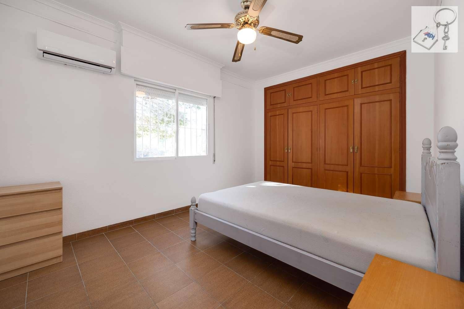 4 chambre Finca/Maison de Campagne à vendre à Torrevieja avec piscine garage - 517 000 € (Ref: 8786032)