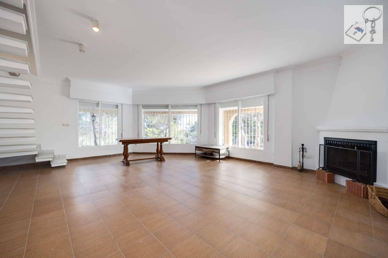 4 chambre Finca/Maison de Campagne à vendre à Torrevieja avec piscine garage - 517 000 € (Ref: 8786032)