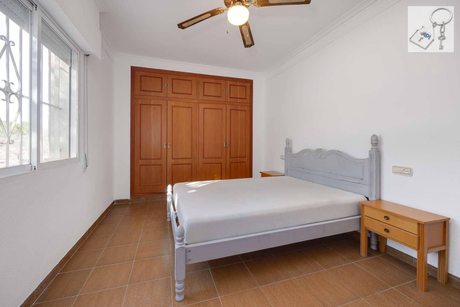 4 chambre Finca/Maison de Campagne à vendre à Torrevieja avec piscine garage - 517 000 € (Ref: 8786032)