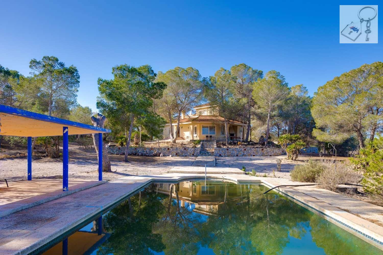 4 chambre Finca/Maison de Campagne à vendre à Torrevieja avec piscine garage - 517 000 € (Ref: 8786032)