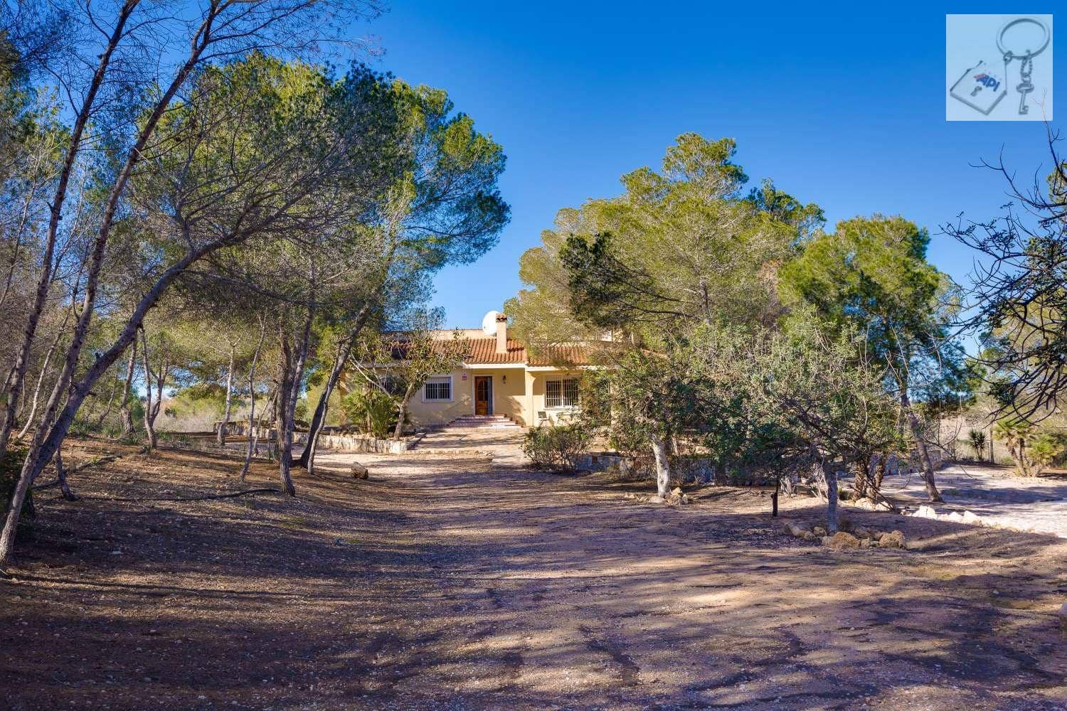 4 chambre Finca/Maison de Campagne à vendre à Torrevieja avec piscine garage - 517 000 € (Ref: 8786032)