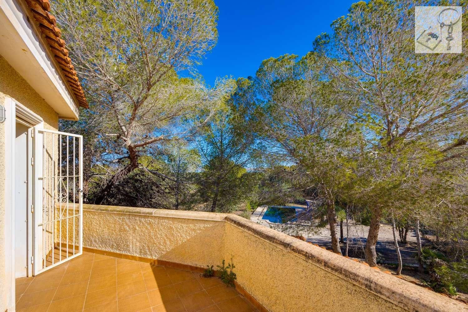 4 chambre Finca/Maison de Campagne à vendre à Torrevieja avec piscine garage - 517 000 € (Ref: 8786032)