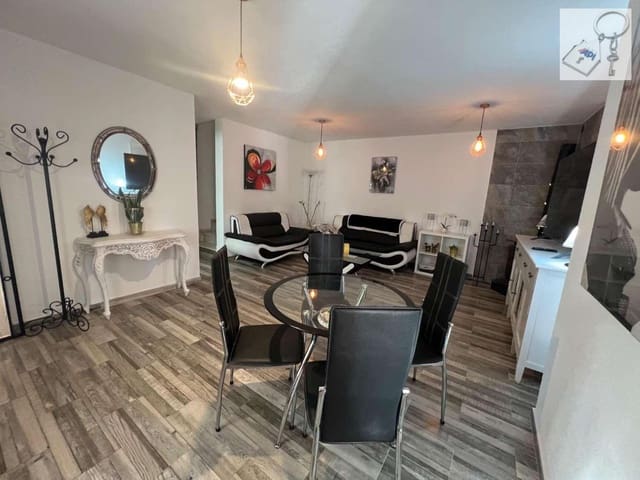 4 soverom Rekkehus til salgs i Aguas Nuevas, Torrevieja med garasje - € 238 000 (Ref: 8884032)