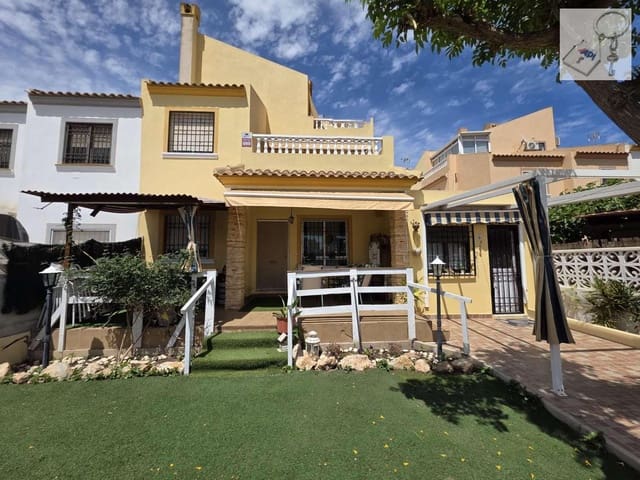 4 soverom Rekkehus til salgs i Aguas Nuevas, Torrevieja med garasje - € 238 000 (Ref: 8884032)