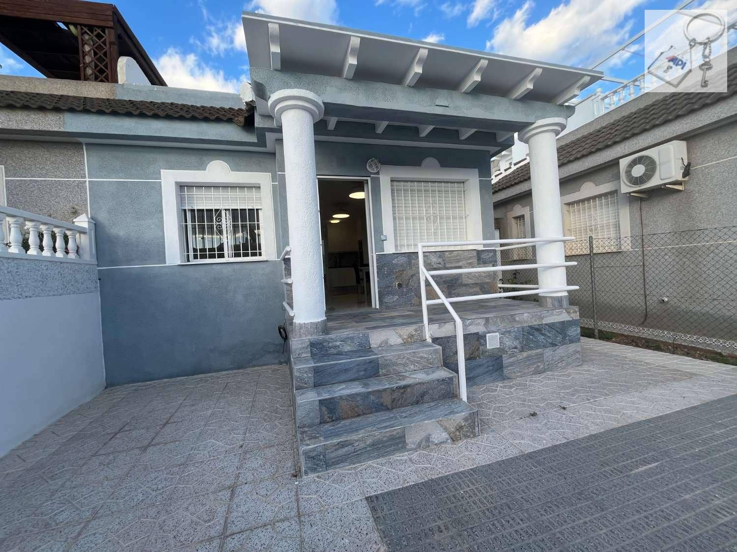 2 soveværelse Bungalow til salg i El Chaparral med garage - € 177.000 (Ref: 8907125)