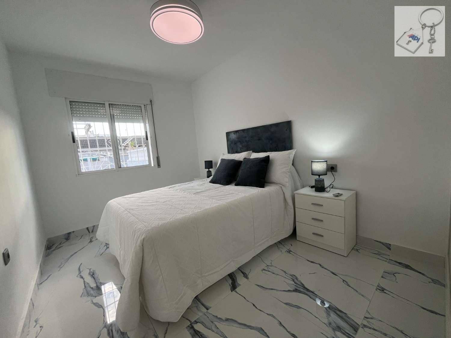 2 soveværelse Bungalow til salg i El Chaparral med garage - € 177.000 (Ref: 8907125)