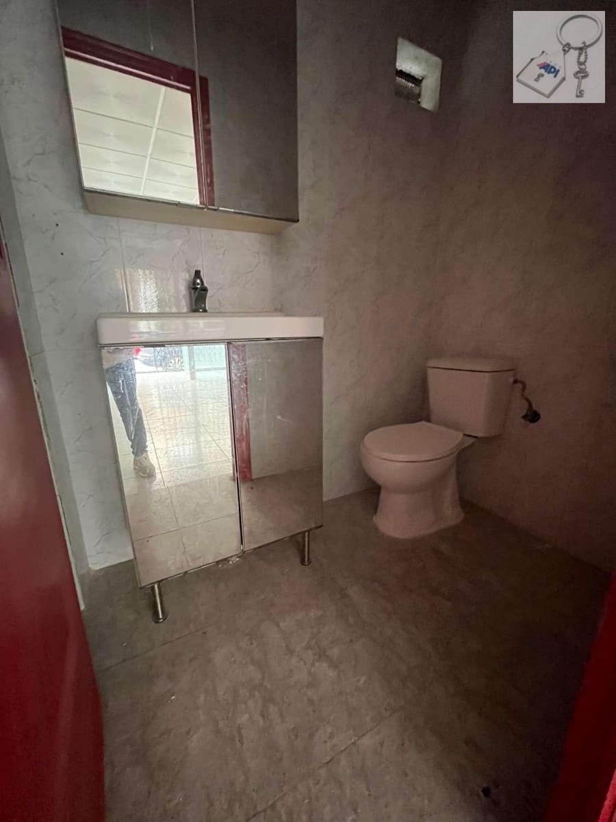 Erhverv til salg i Torrevieja - € 79.900 (Ref: 8942655)