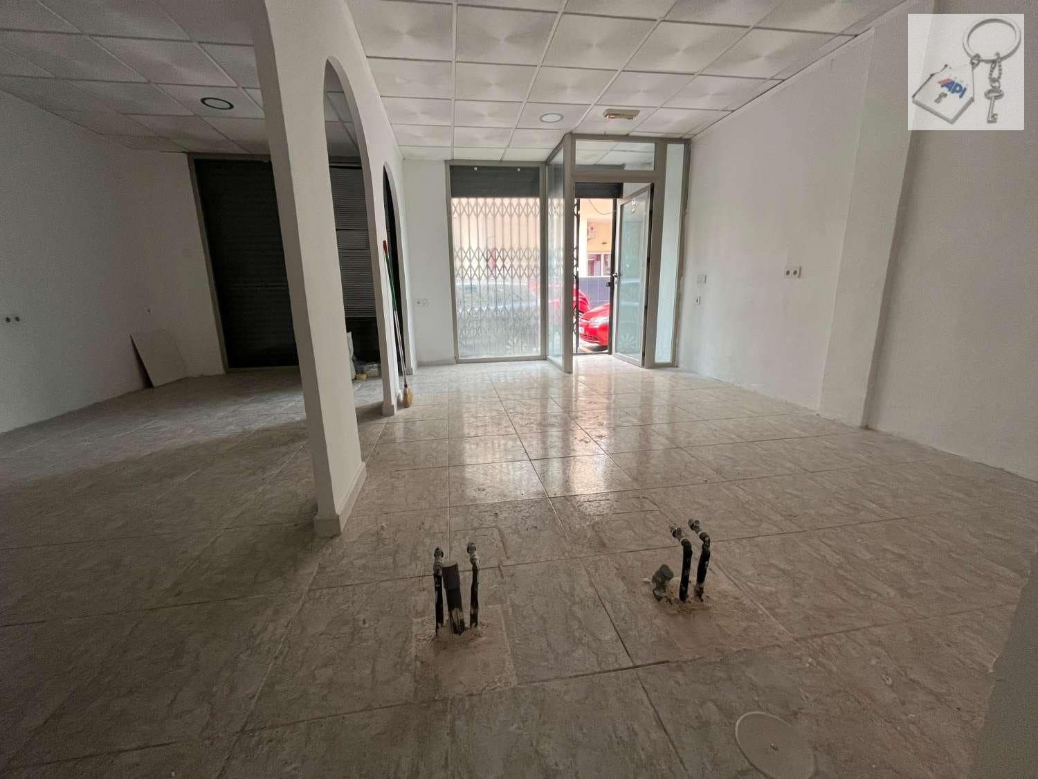 Erhverv til salg i Torrevieja - € 79.900 (Ref: 8942655)