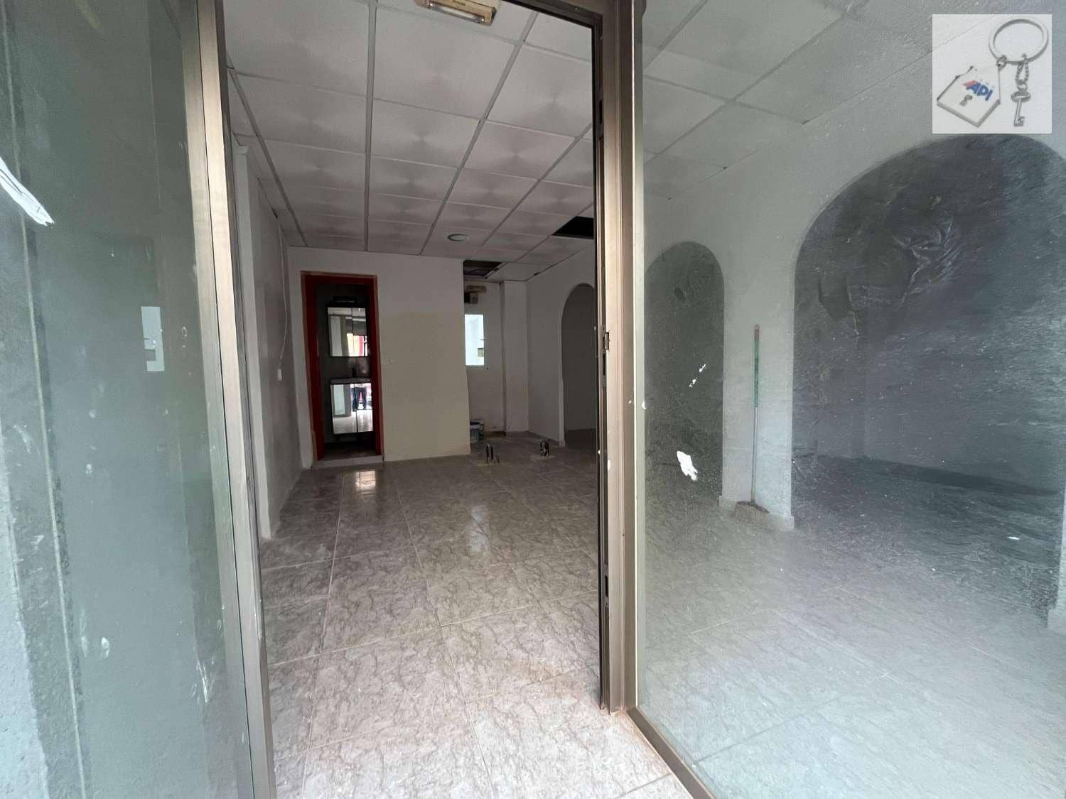 Erhverv til salg i Torrevieja - € 79.900 (Ref: 8942655)