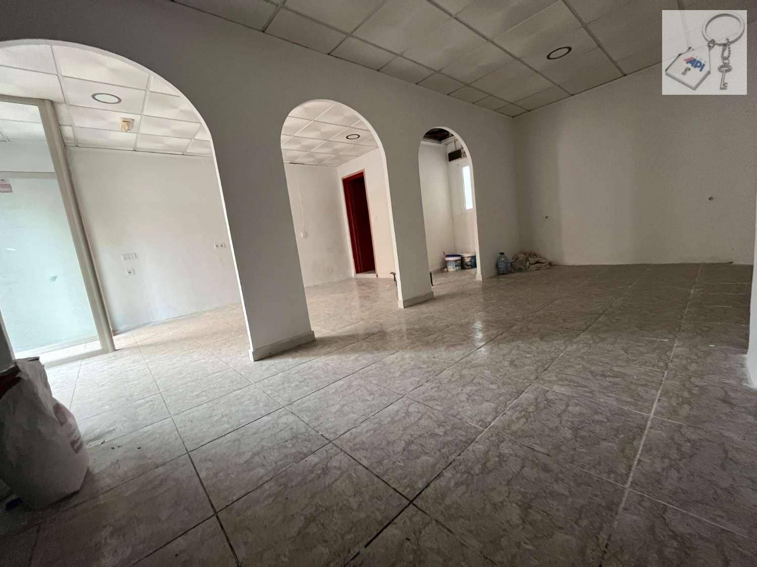 Erhverv til salg i Torrevieja - € 79.900 (Ref: 8942655)