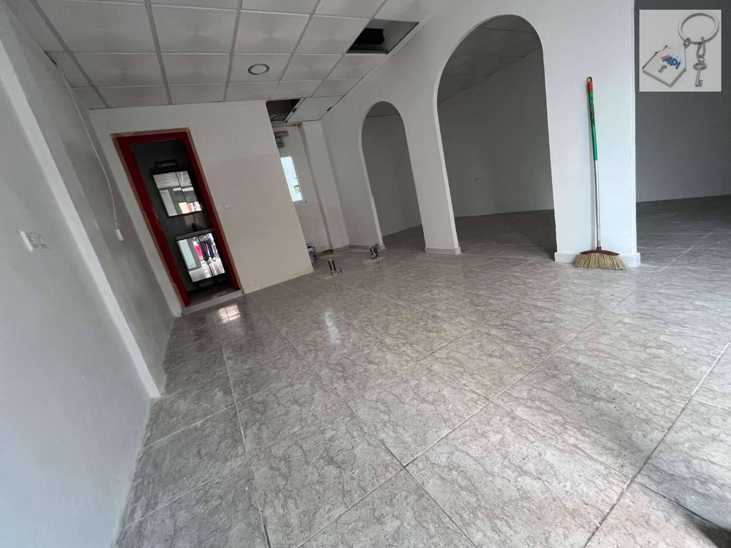 Erhverv til salg i Torrevieja - € 79.900 (Ref: 8942655)