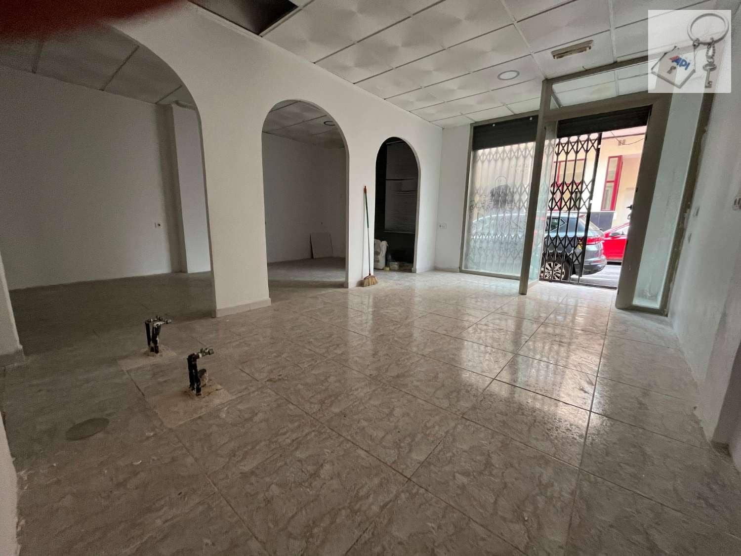 Erhverv til salg i Torrevieja - € 79.900 (Ref: 8942655)