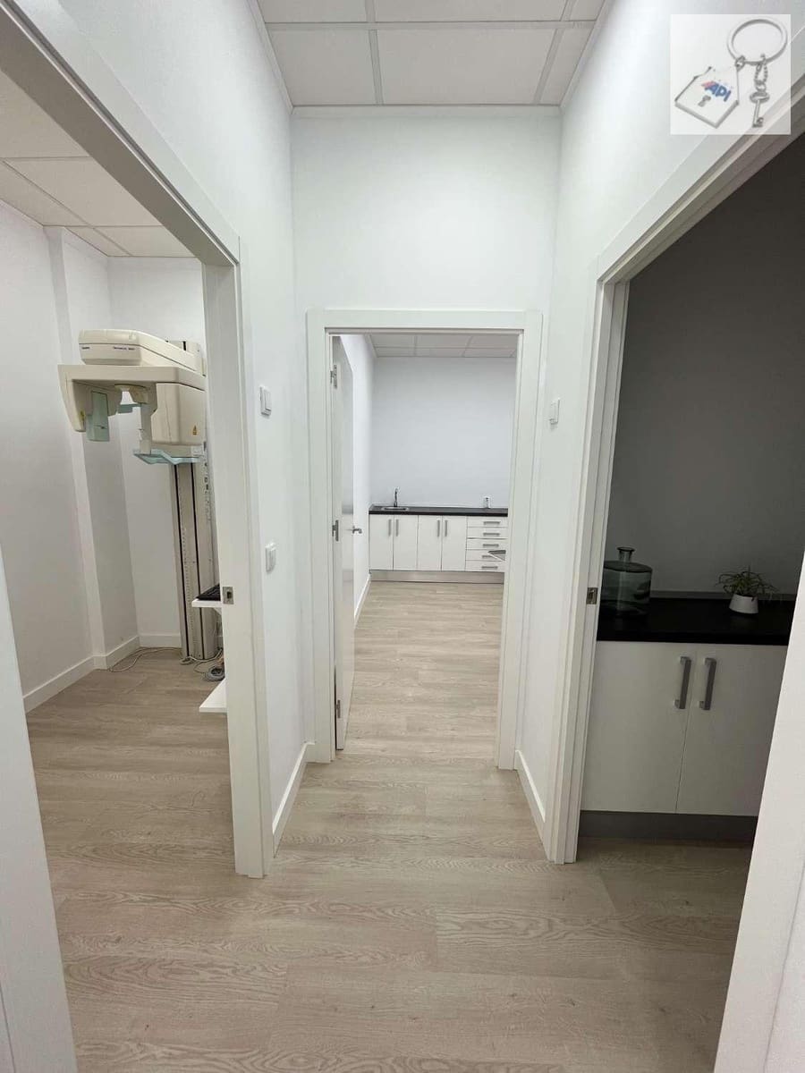 Kommersiell til salgs i Torrevieja - € 220 000 (Ref: 9042001)