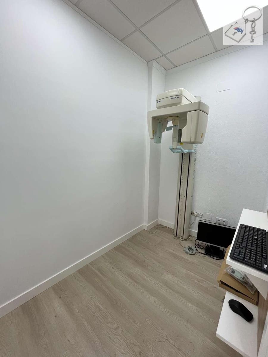 Kommersiell til salgs i Torrevieja - € 220 000 (Ref: 9042001)