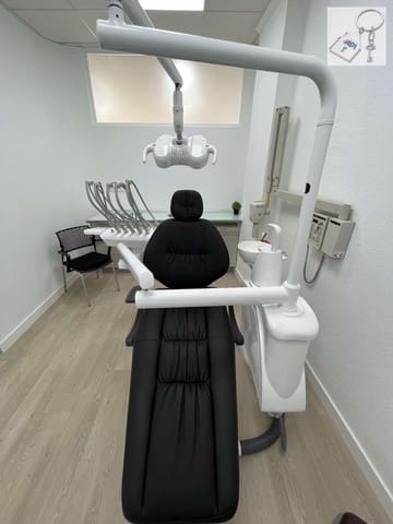 Commercial for sale in Centro - Muelle Pesquero, Torrevieja - € 220,000 (Ref: 9042001)