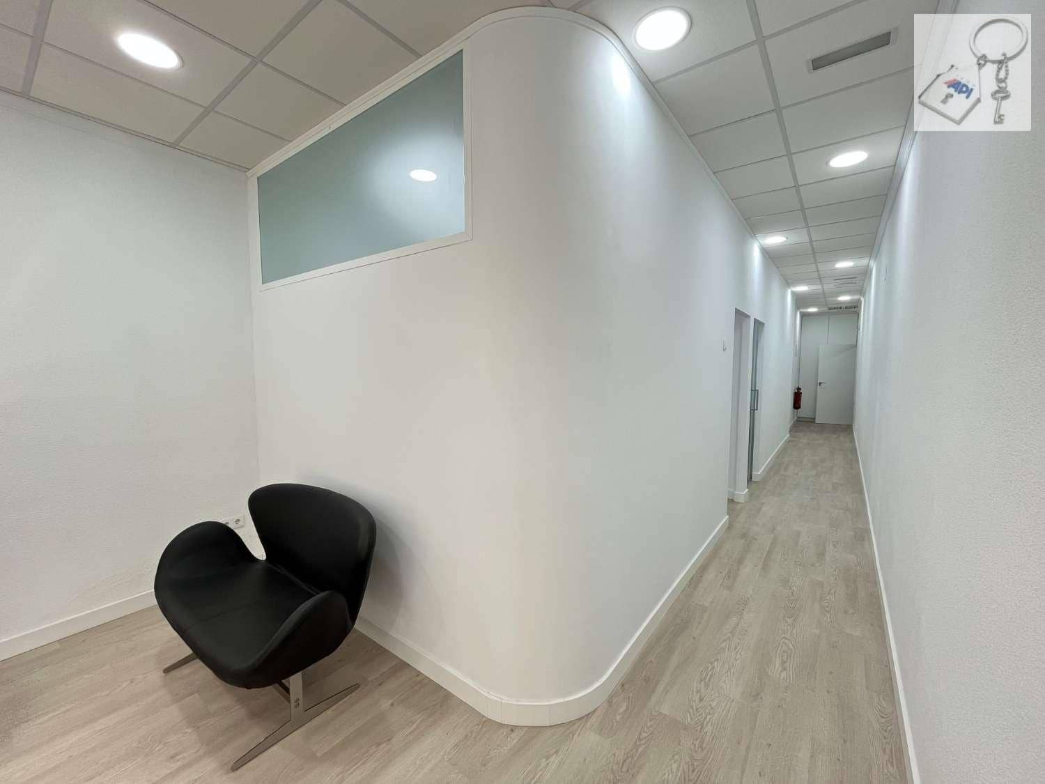 Kommersiell til salgs i Torrevieja - € 220 000 (Ref: 9042001)