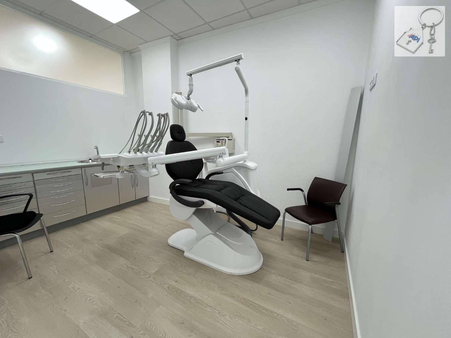 Kommersiell til salgs i Torrevieja - € 220 000 (Ref: 9042001)