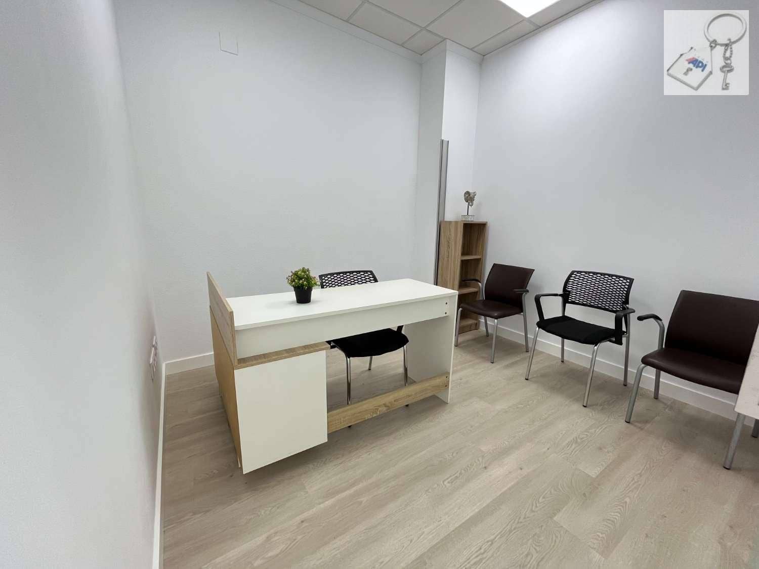 Kommersiell til salgs i Torrevieja - € 220 000 (Ref: 9042001)