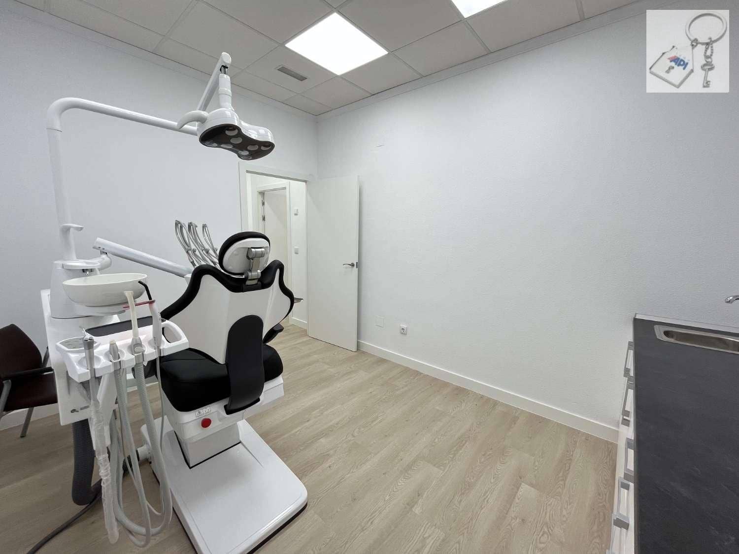 Kommersiell til salgs i Torrevieja - € 220 000 (Ref: 9042001)