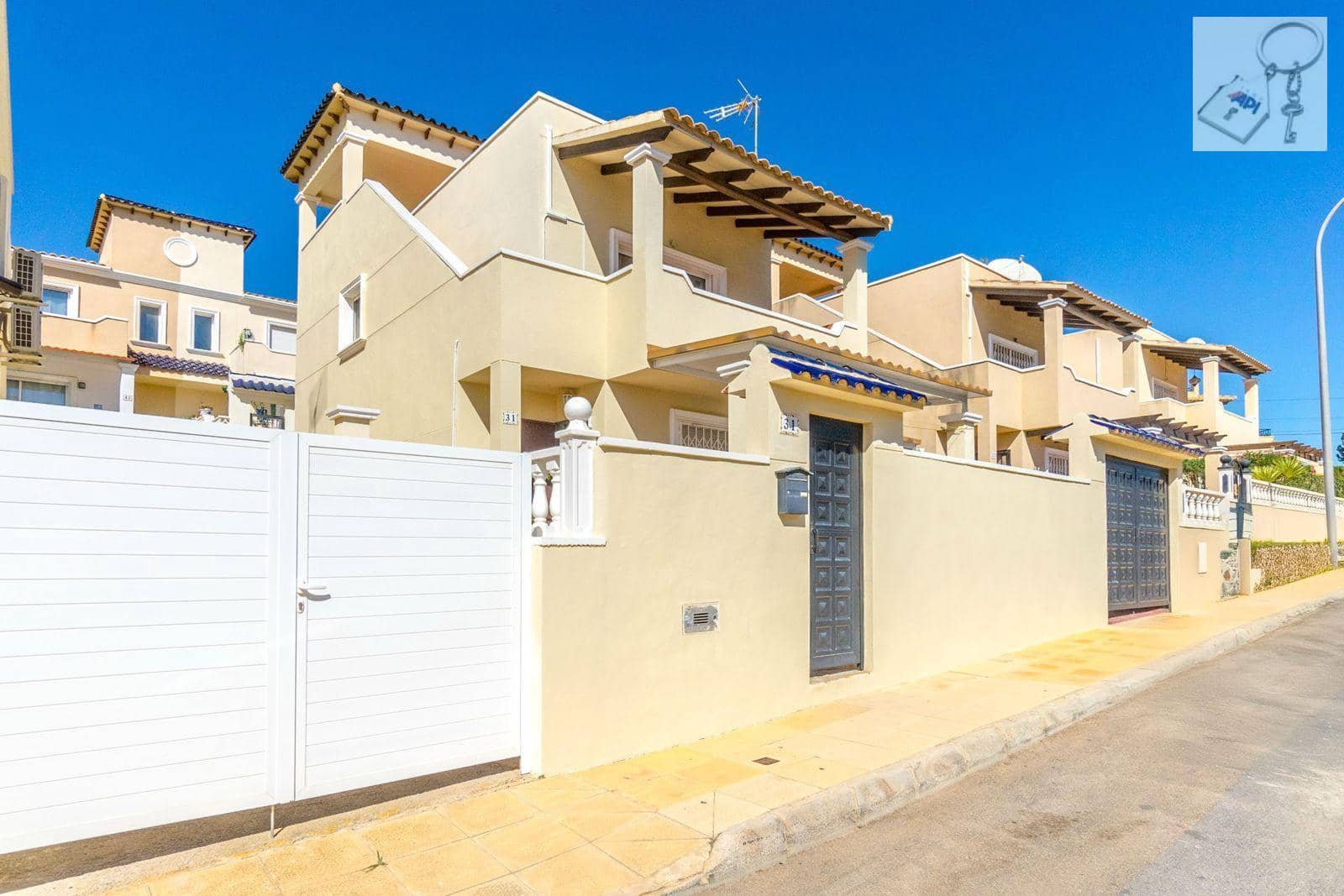 3 soveværelse Byhus til salg i Orihuela med swimmingpool - € 295.000 (Ref: 9088455)