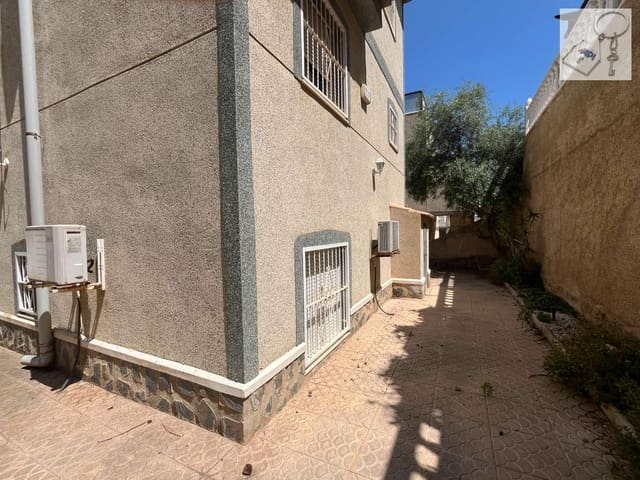 4 makuuhuone Huvila myytävänä paikassa Las Filipinas mukana uima-altaan 
autotalli - 235 000 € (Ref: 9110030)