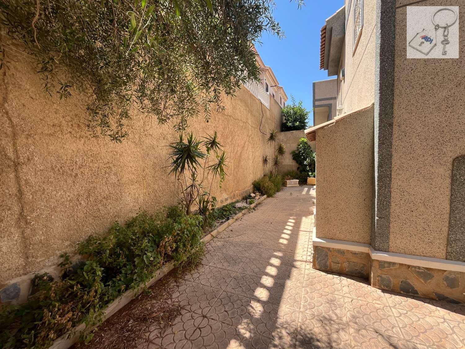 4 sovrum Villa till salu i San Miguel de Salinas med pool garage - 235 000 € (Ref: 9110030)