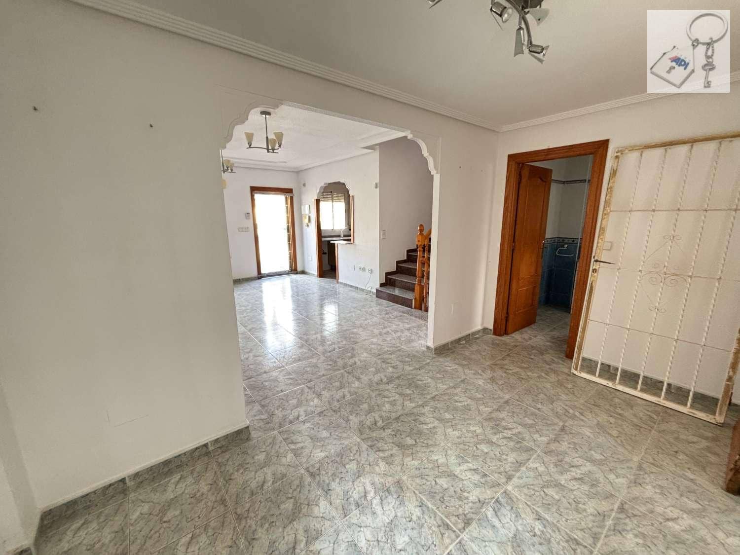 4 makuuhuone Huvila myytävänä paikassa San Miguel de Salinas mukana uima-altaan 
autotalli - 235 000 € (Ref: 9110030)