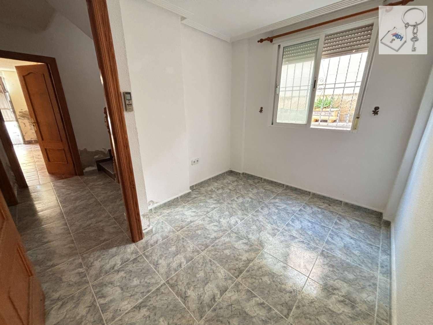 4 makuuhuone Huvila myytävänä paikassa San Miguel de Salinas mukana uima-altaan 
autotalli - 235 000 € (Ref: 9110030)