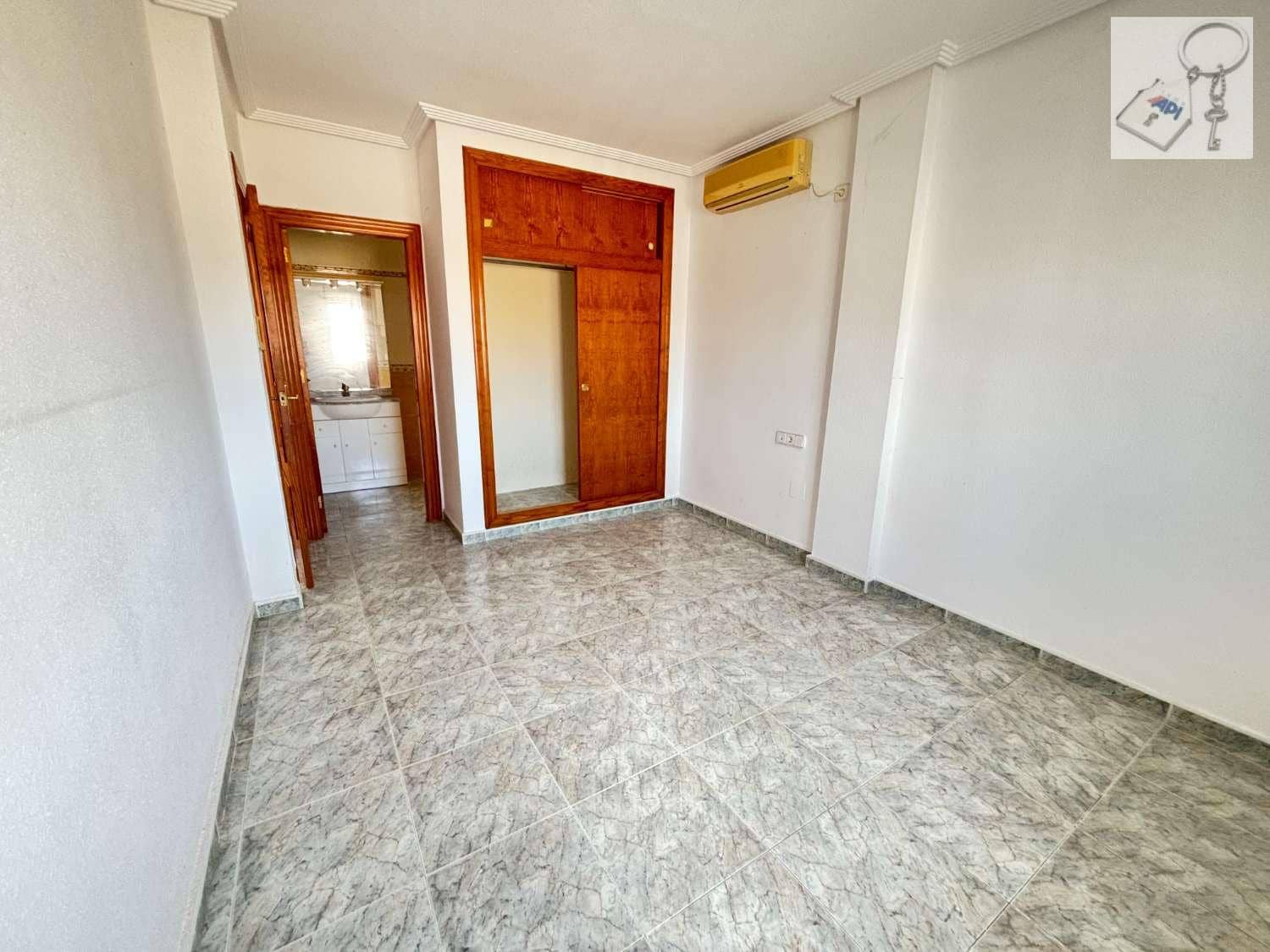 4 makuuhuone Huvila myytävänä paikassa San Miguel de Salinas mukana uima-altaan 
autotalli - 235 000 € (Ref: 9110030)