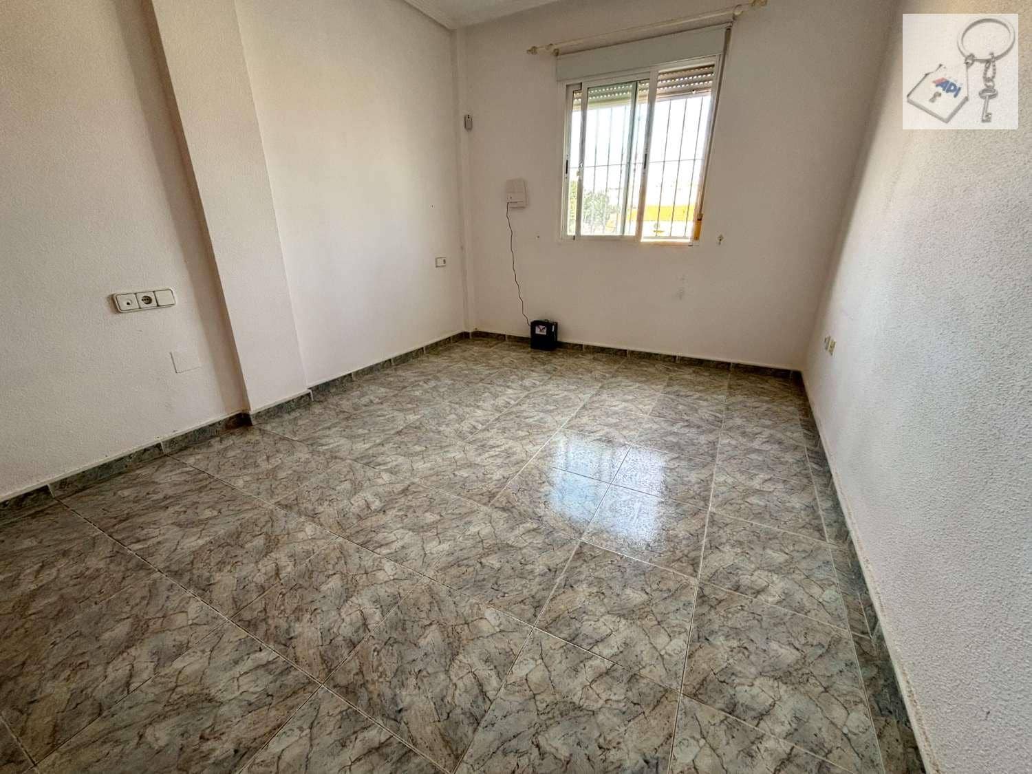 4 makuuhuone Huvila myytävänä paikassa San Miguel de Salinas mukana uima-altaan 
autotalli - 235 000 € (Ref: 9110030)