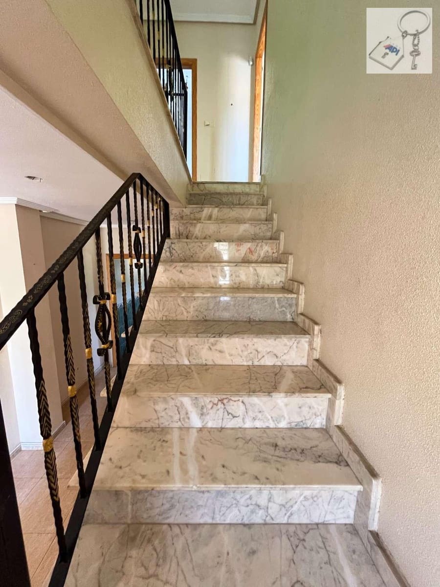 5 soveværelse Semi-Rækkehus til salg i Orihuela - € 145.000 (Ref: 9188071)