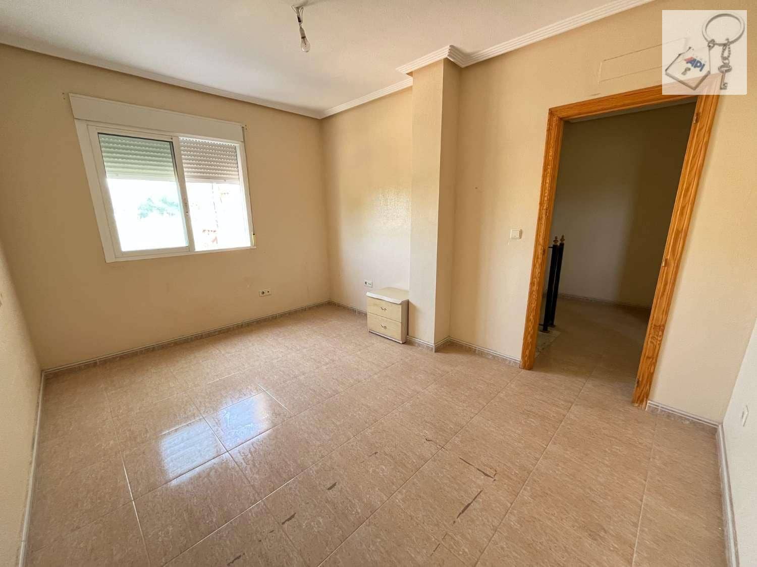 5 soveværelse Semi-Rækkehus til salg i Orihuela - € 145.000 (Ref: 9188071)