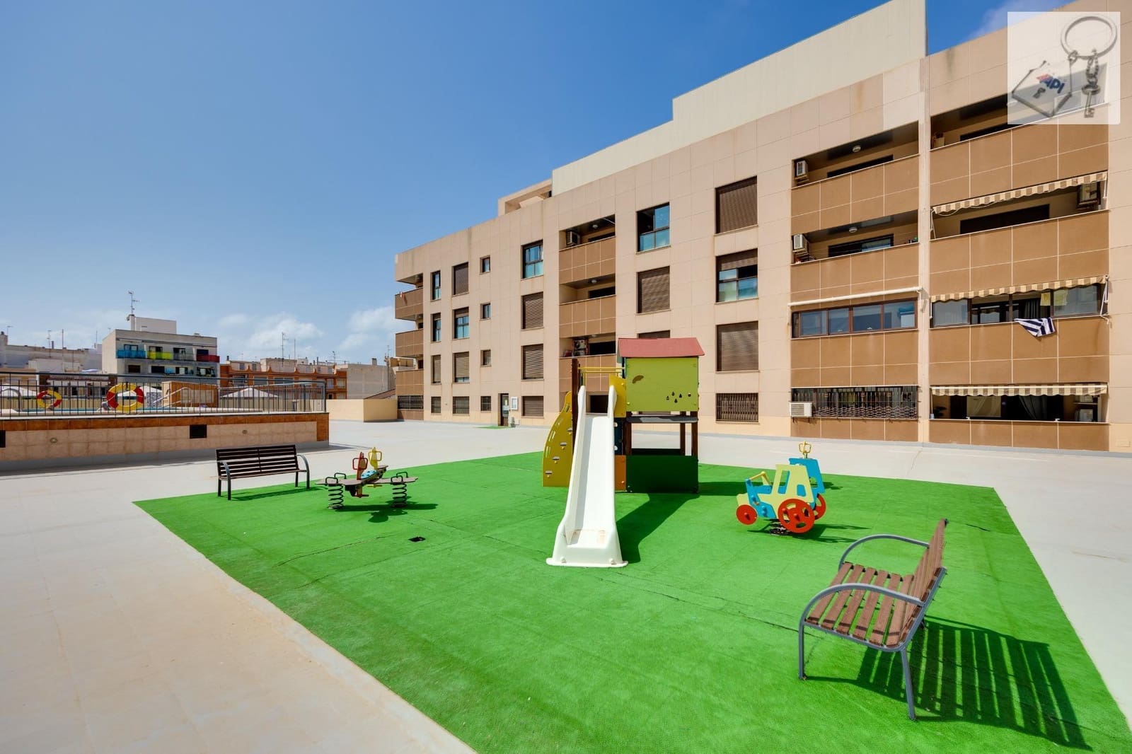 2 sovrum Lägenhet till salu i Torrevieja med pool - 185 000 € (Ref: 9306289)