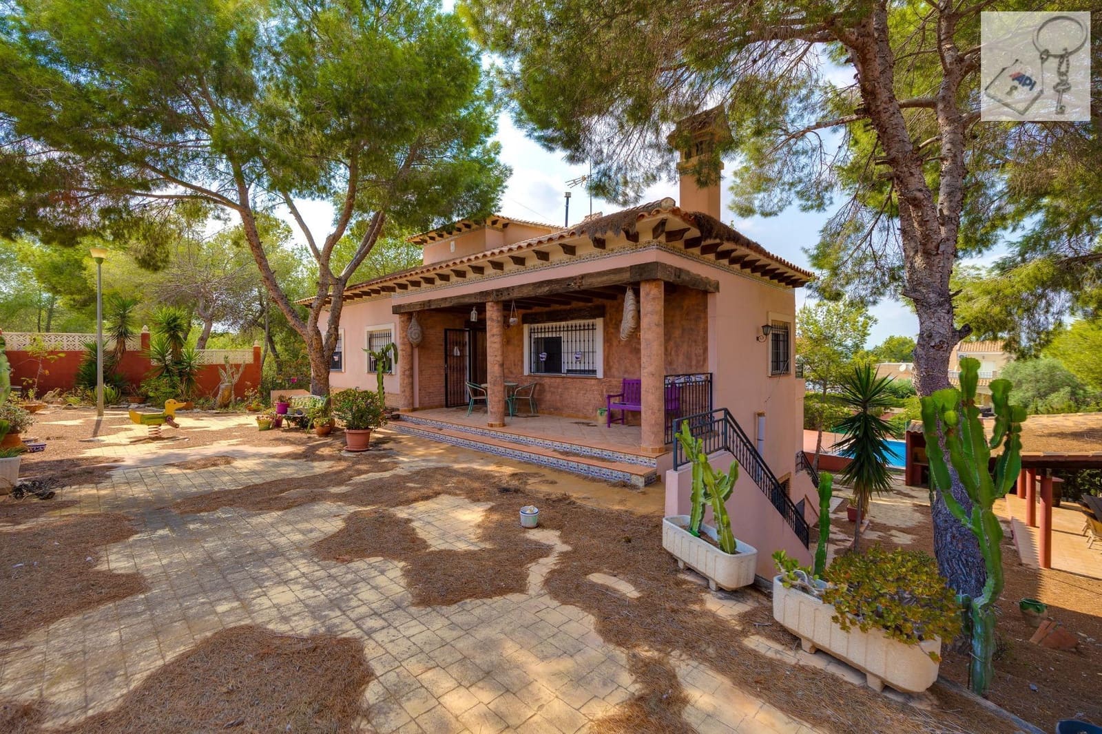 5 Zimmer Villa zu verkaufen in San Miguel de Salinas mit Pool - 449.950 € (Ref: 9306292)