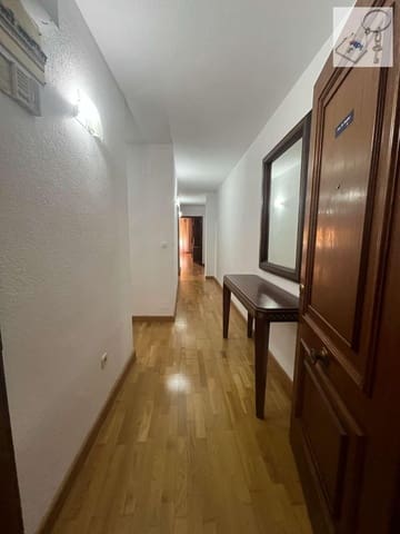 4 soveværelse Strandlejlighed til salg i Centro - Muelle Pesquero, Torrevieja med garage - € 279.000 (Ref: 9374951)