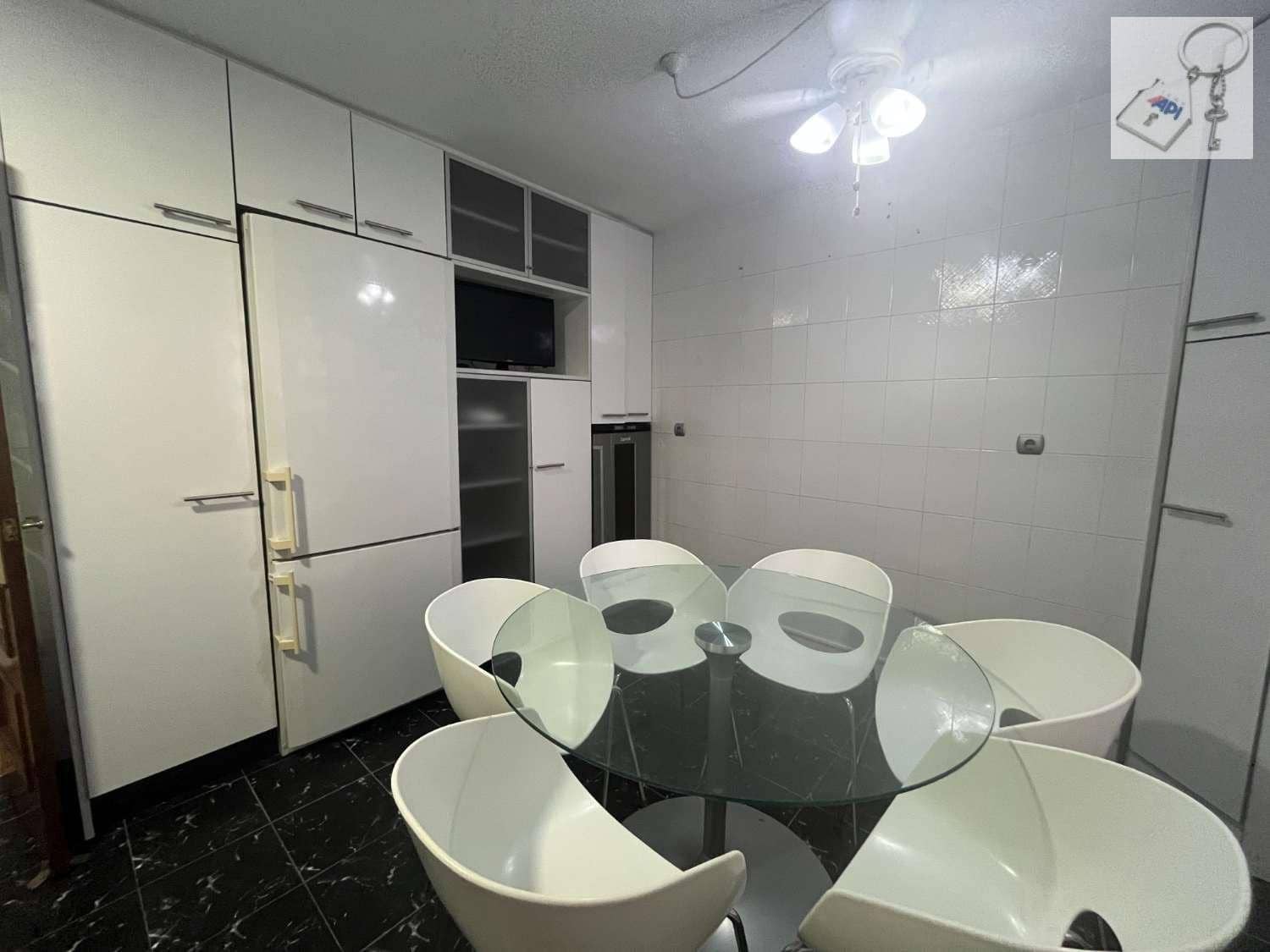 4 sovrum Strandlägenhet till salu i Torrevieja med garage - 279 000 € (Ref: 9374951)