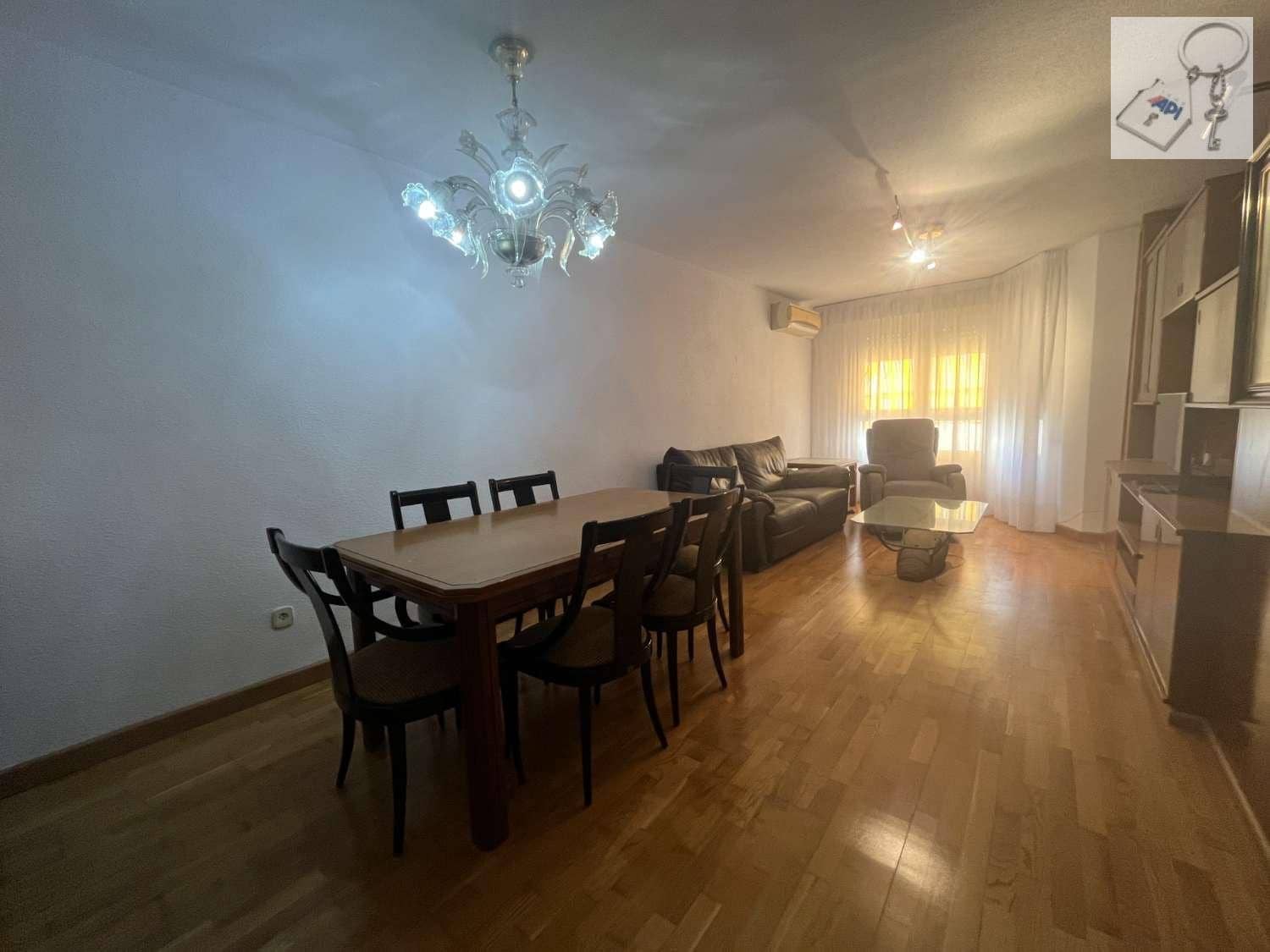 4 sovrum Strandlägenhet till salu i Torrevieja med garage - 279 000 € (Ref: 9374951)