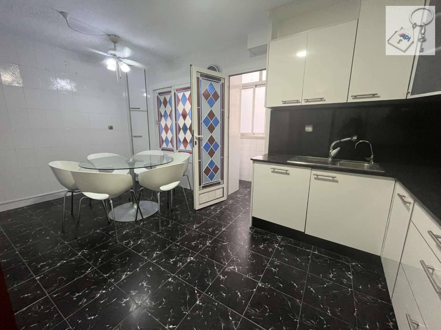 4 sovrum Strandlägenhet till salu i Torrevieja med garage - 279 000 € (Ref: 9374951)