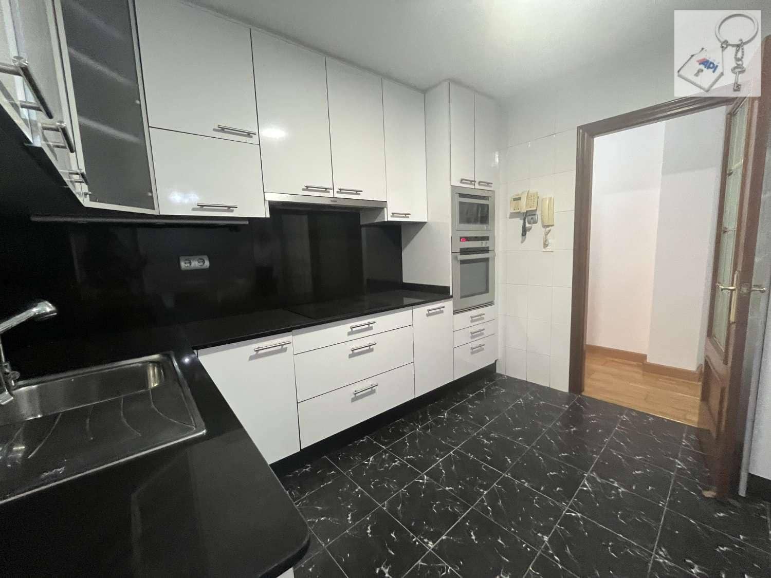 4 sovrum Strandlägenhet till salu i Torrevieja med garage - 279 000 € (Ref: 9374951)