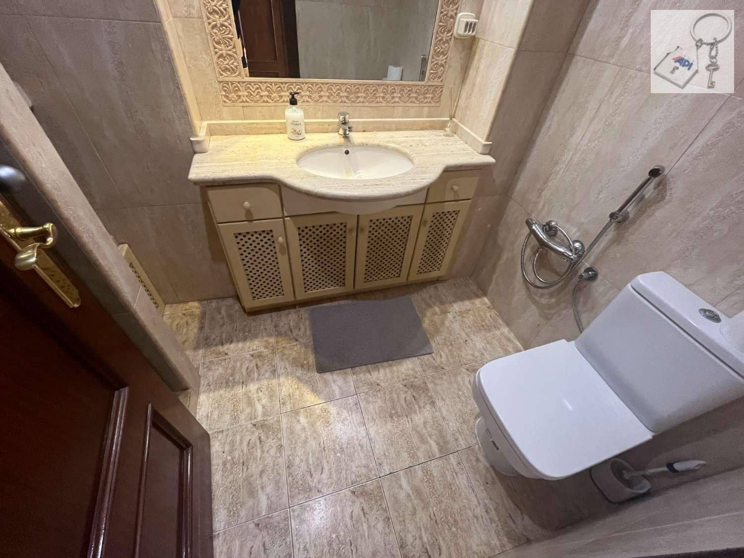 4 sovrum Strandlägenhet till salu i Torrevieja med garage - 279 000 € (Ref: 9374951)