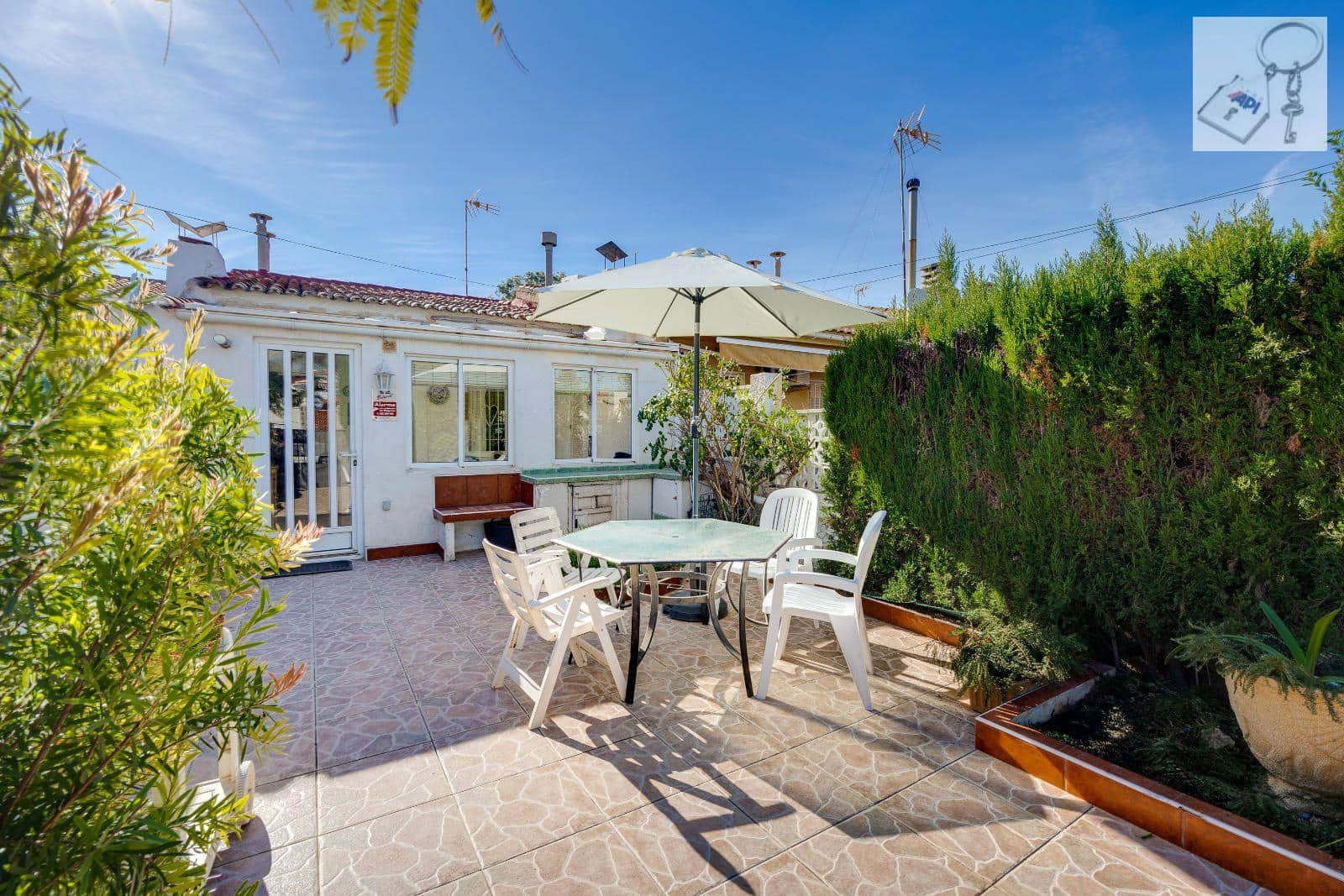 2 chambre Villa/Maison Mitoyenne à vendre à Torrevieja - 179 969 € (Ref: 9402874)