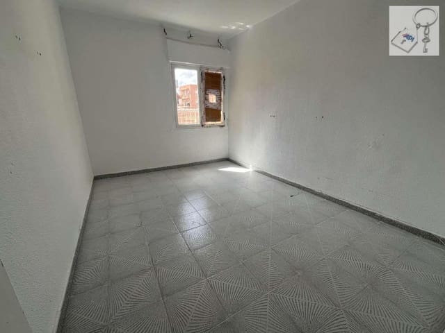 3 bedroom Beach Apartment for sale in Carrús Est - Camí dels Magros, Elche / Elx - € 75,000 (Ref: 9413605)