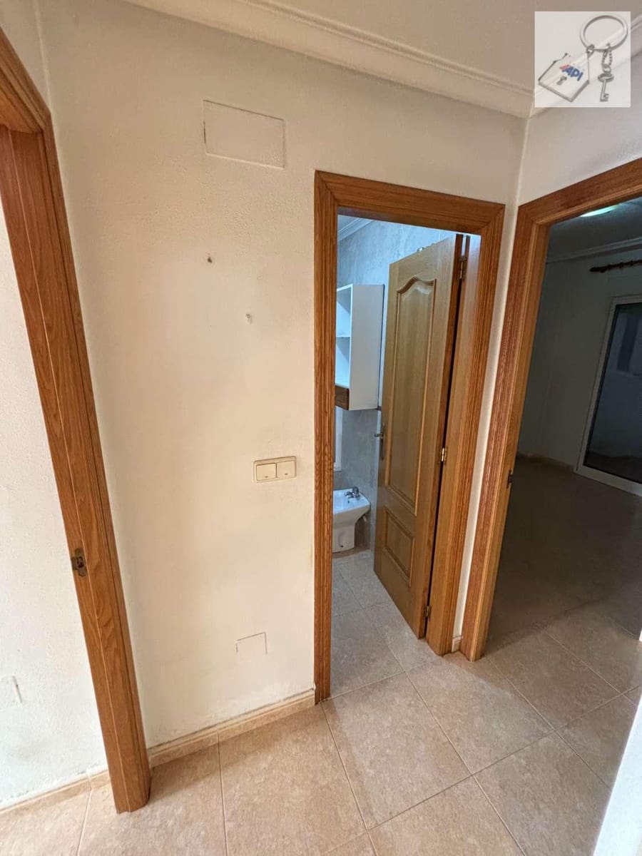 3 soverom Strandleiligheter til salgs i Torrevieja med svømmebasseng - € 160 000 (Ref: 9421859)