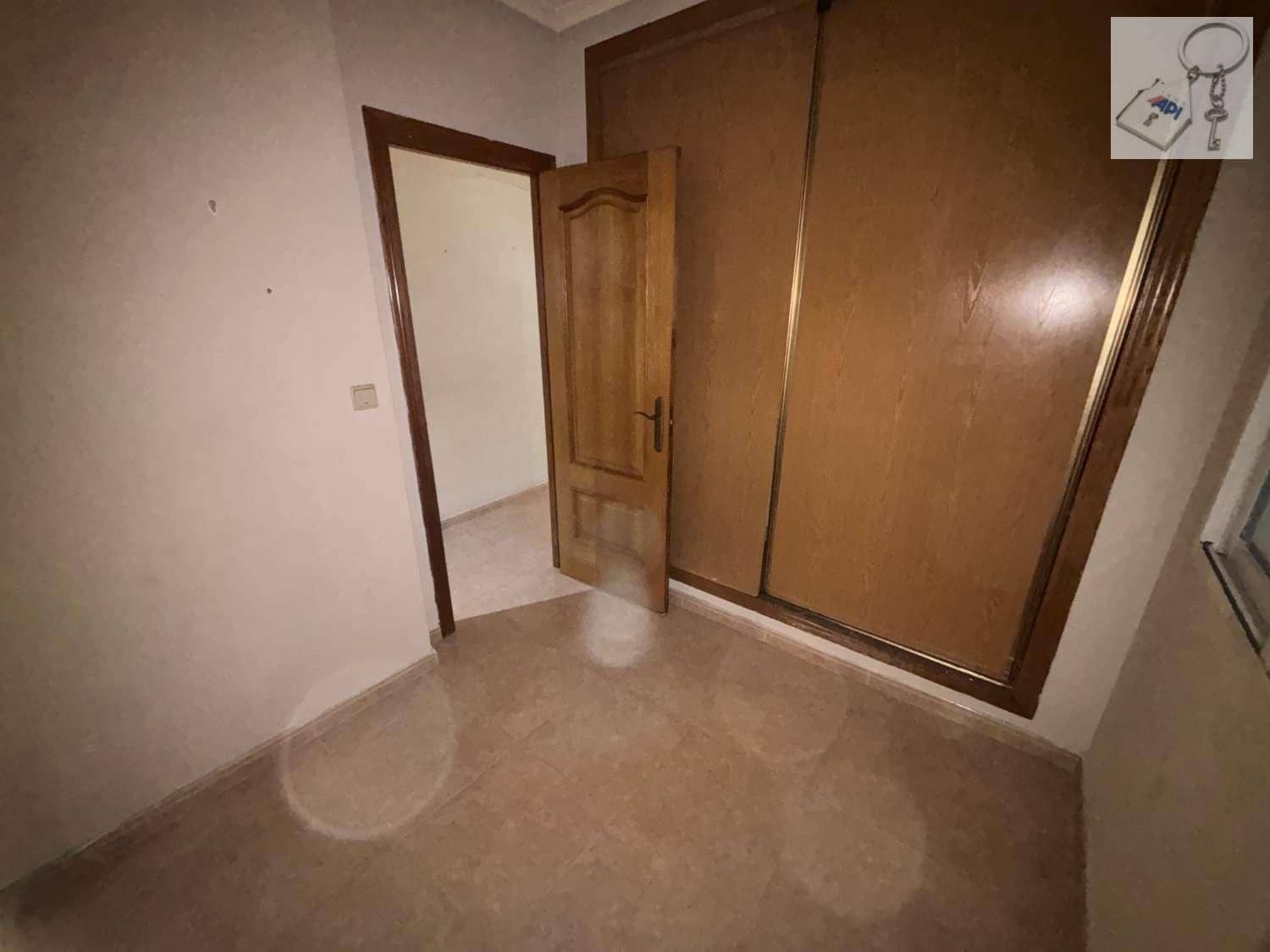 3 soverom Strandleiligheter til salgs i Torrevieja med svømmebasseng - € 160 000 (Ref: 9421859)