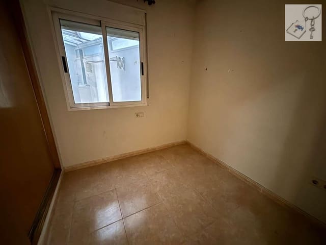 3 slaapkamer Strandappartement te koop in Puerto Deportivo, Torrevieja met zwembad - € 160.000 (Ref: 9421859)