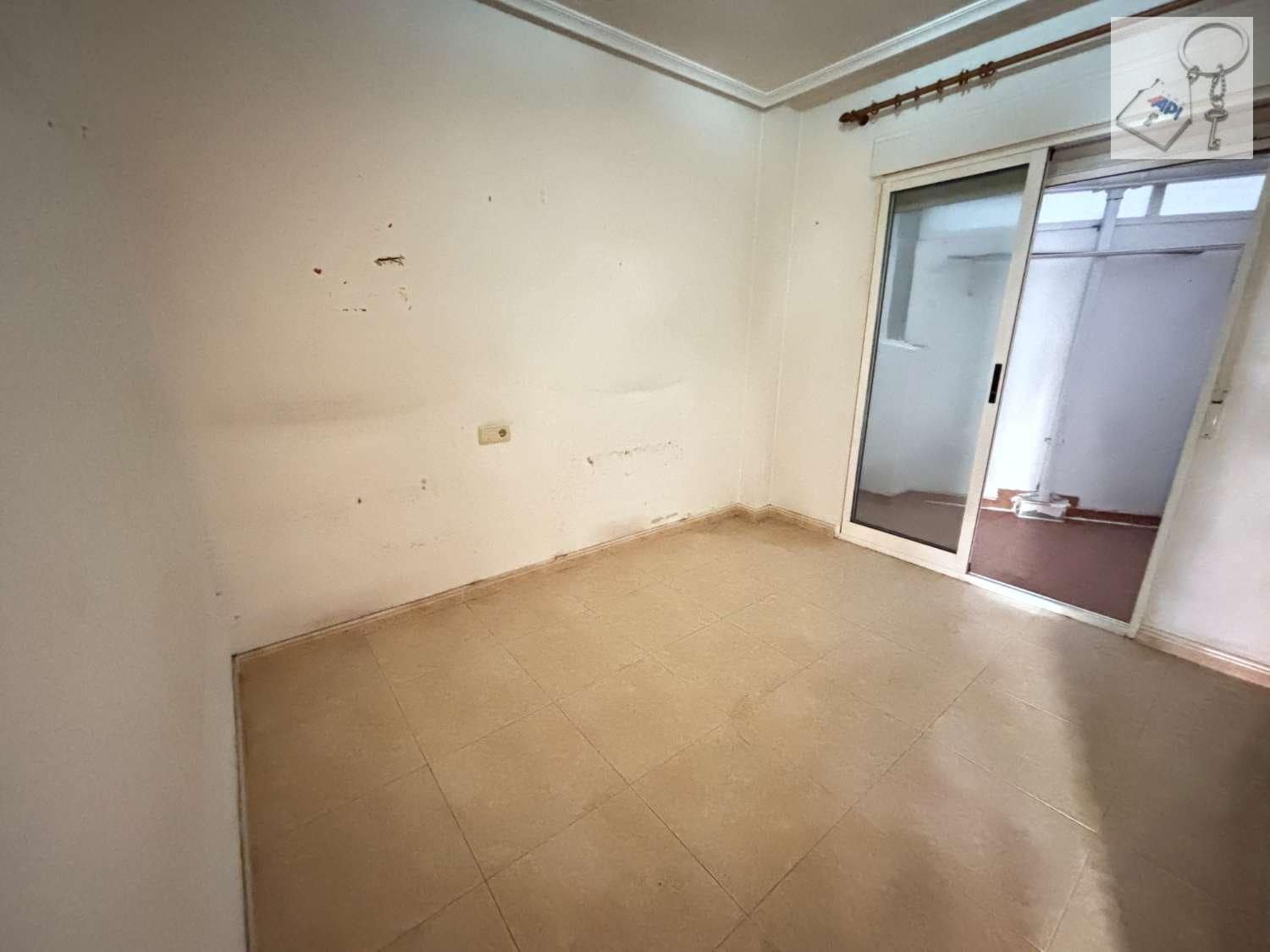 3 soverom Strandleiligheter til salgs i Torrevieja med svømmebasseng - € 160 000 (Ref: 9421859)